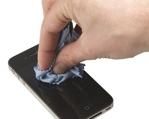 Tống khứ mọi vết bẩn trên màn hình iPhone một cách an toàn nhất