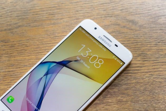 Samsung Galaxy J7 Prime bị sọc màn hình, phải làm sao ?