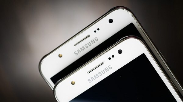 Sửa chữa Samsung Galaxy J5/J5 2016 bị mất đèn màn hình nhanh chóng