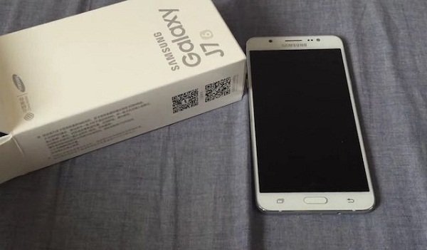 Sửa chữa Samsung Galaxy J7/J7 2016 bị mất đèn màn hình nhanh chóng