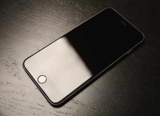 Màn hình iPhone 6 bị tối đen, nên làm gì lúc này?