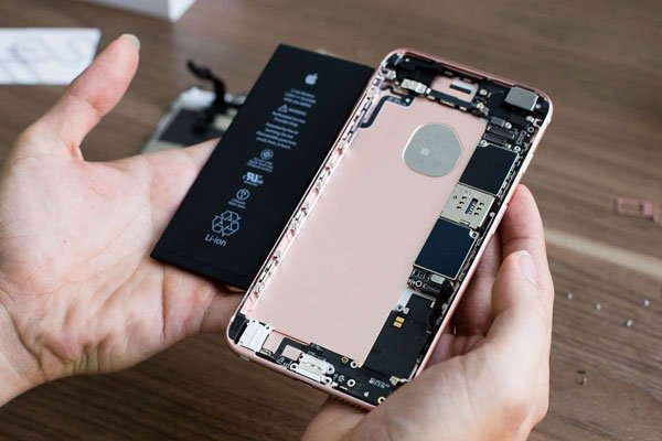Thay pin iPhone 7 Plus có làm mất chống nước của máy? 2