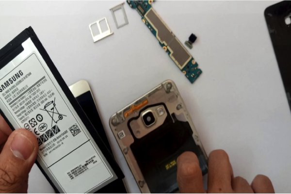 Thay pin Samsung A8 Plus lấy ngay ở đâu uy tín nhất?