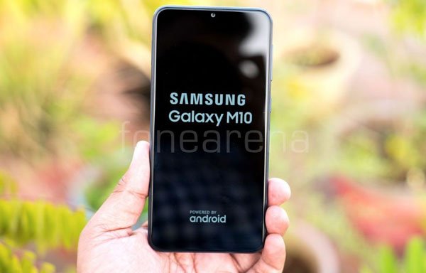 Đánh giá Samsung Galaxy M10: Bước đi bất ngờ 19