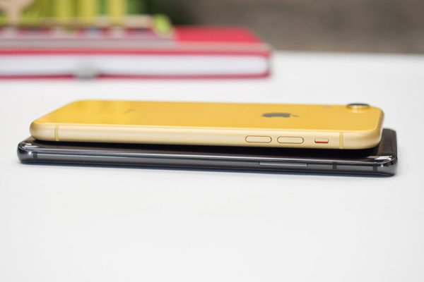 So sánh OnePlus 7 Pro vs Apple iPhone XR 4